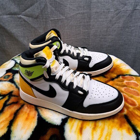 Air Jordan 1 Retro High White Volt Size GS 6Y / 7.5 Womens 575441-118 - Picture 2 of 12